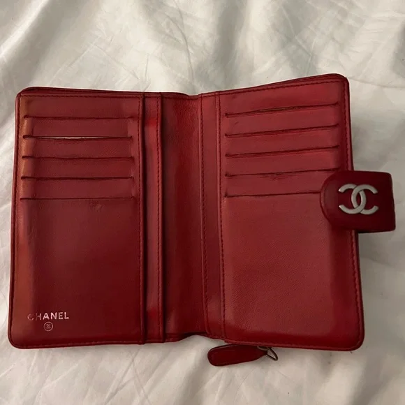 CHANEL Authentic bi-fold wallet camellia leather red silver metal - Picture 4 of 6